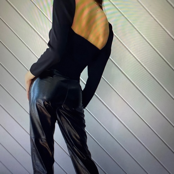 Wilfred Novella blouse in black from Aritzia - Picture 4 of 6